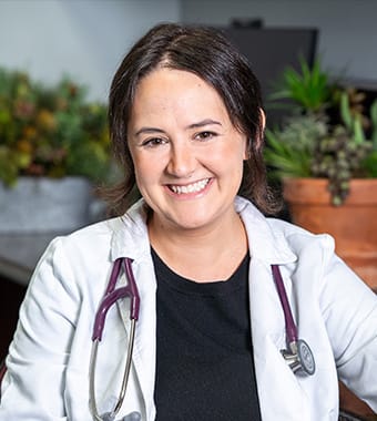 Dr. Shelly Manyevitch, Deer Park Veterinarian